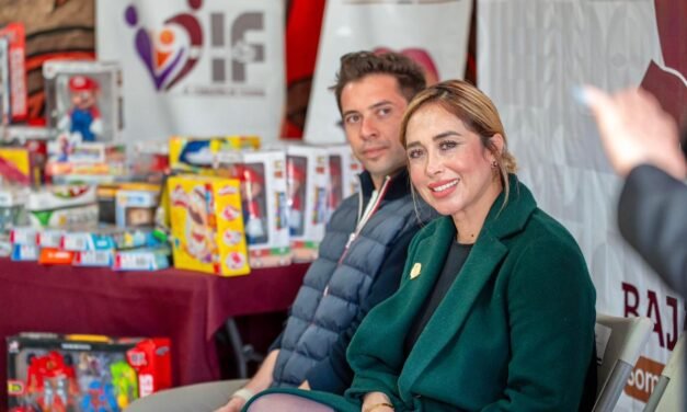 Asiste Síndica Procuradora Teresita Balderas a la entrega de juguetes a DIF BC gestionados por el Gobierno de Tijuana