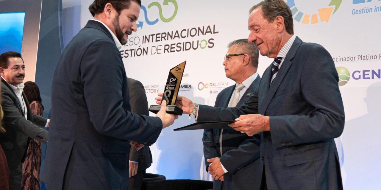 Recibe Ismael Burgueño Premio a la Trayectoria en Gestión de Residuos 2026 por el programa ‘Tijuana: Ciudad Limpia’