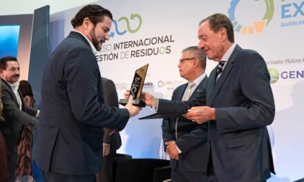 Recibe Ismael Burgueño Premio a la Trayectoria en Gestión de Residuos 2026 por el programa ‘Tijuana: Ciudad Limpia’