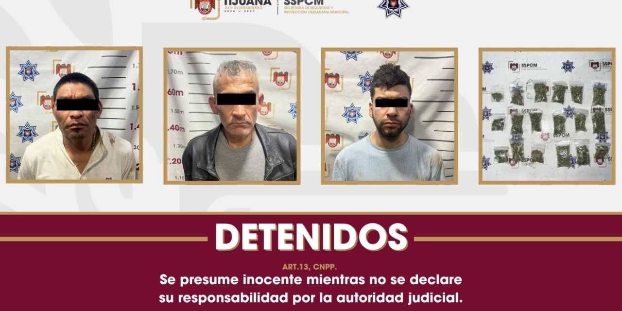 Presuntos responsables de abandonar un vehículo con un cuerpo son asegurados por la Policía Municipal