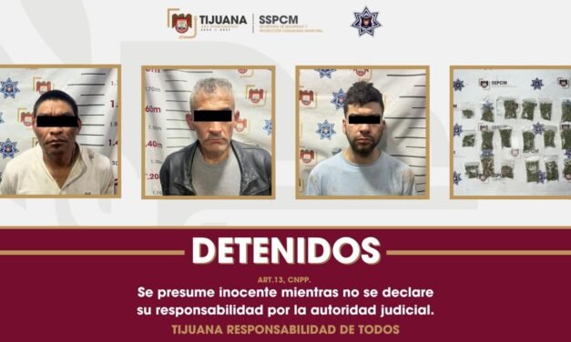 Presuntos responsables de abandonar un vehículo con un cuerpo son asegurados por la Policía Municipal