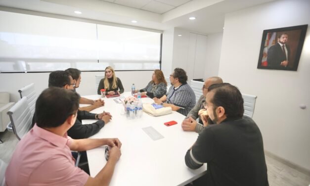Recibe sindica procuradora a comitiva de la Unión de Librerías de Tijuana