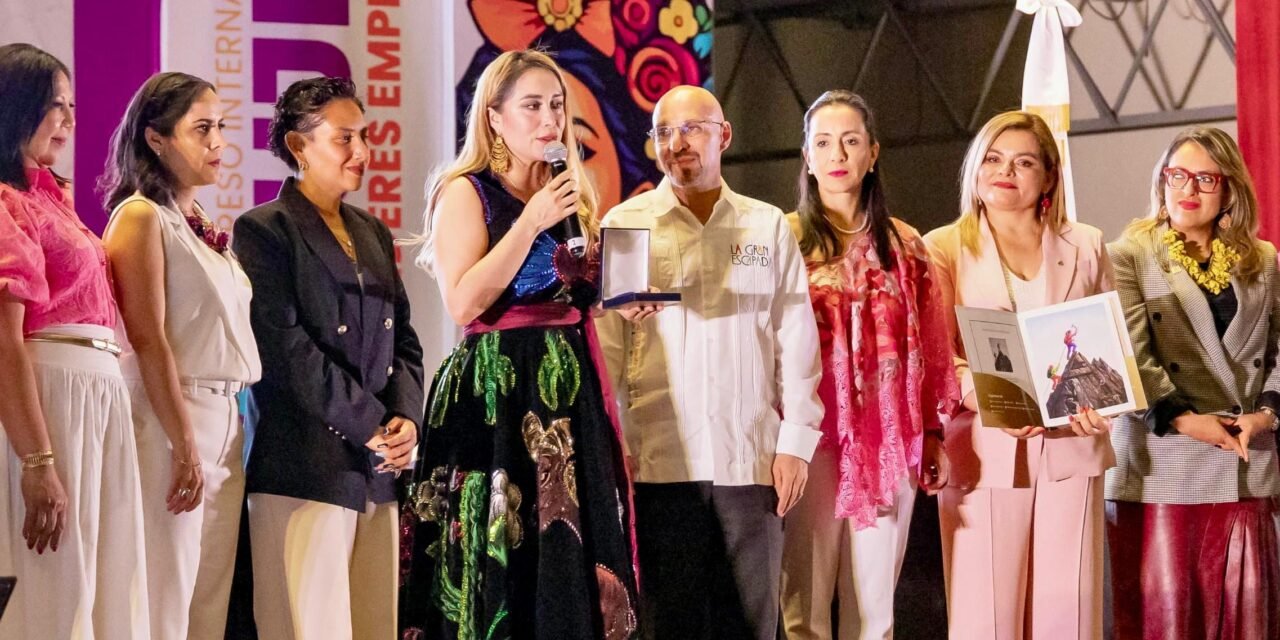 Recibe síndica procuradora Teresita Balderas el ‘Galardón Rompiendo el Techo de Cristal’, otorgado por Concanaco Servytur México