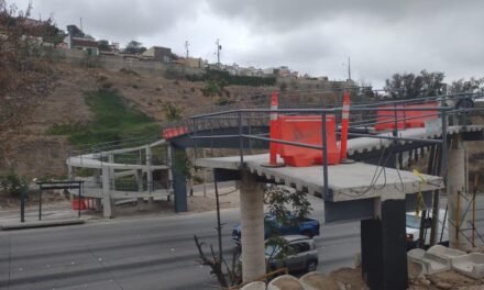 Exhorta Gobierno de Tijuana evitar el uso puente peatonal en construcción sobre el bulevar Rosas Magallón