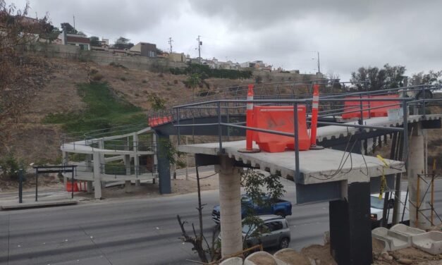 Exhorta Gobierno de Tijuana evitar el uso puente peatonal en construcción sobre el bulevar Rosas Magallón