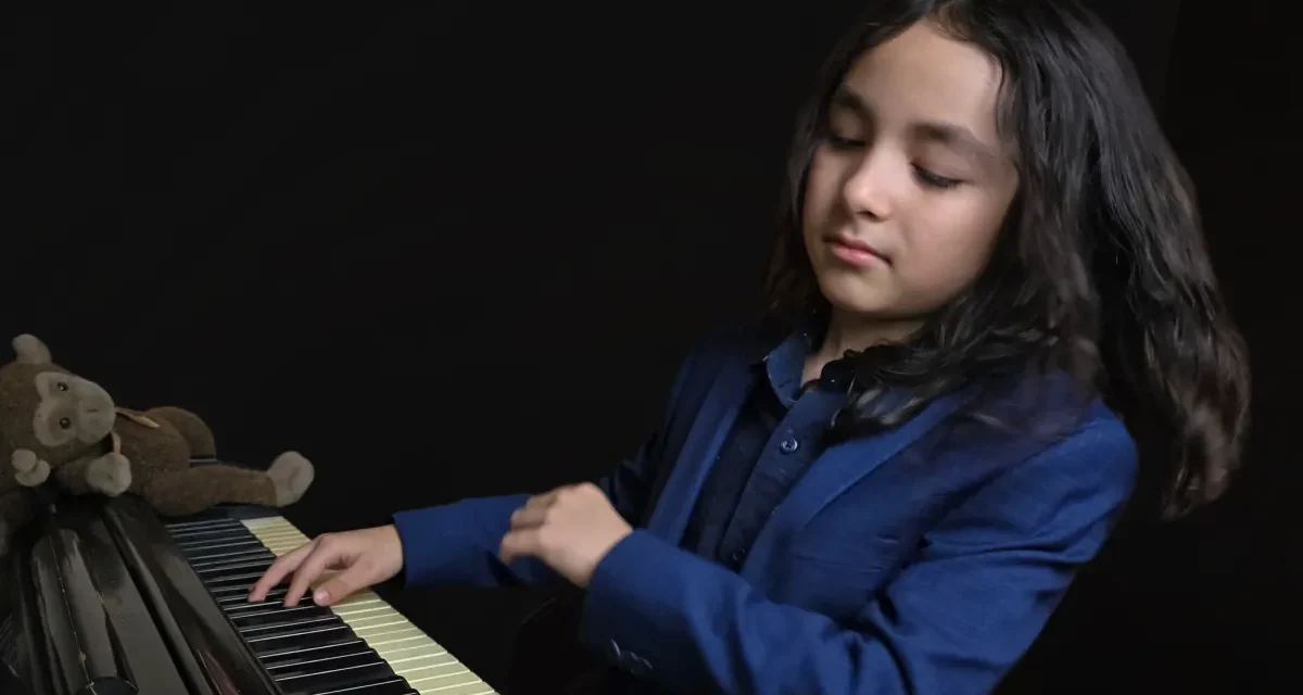 Andy Rochmol, niño prodigio de Mexicali, estrena su primera sinfonía a los 11 años