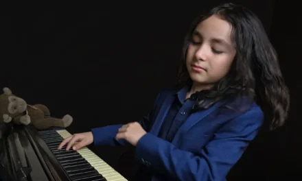 Andy Rochmol, niño prodigio de Mexicali, estrena su primera sinfonía a los 11 años