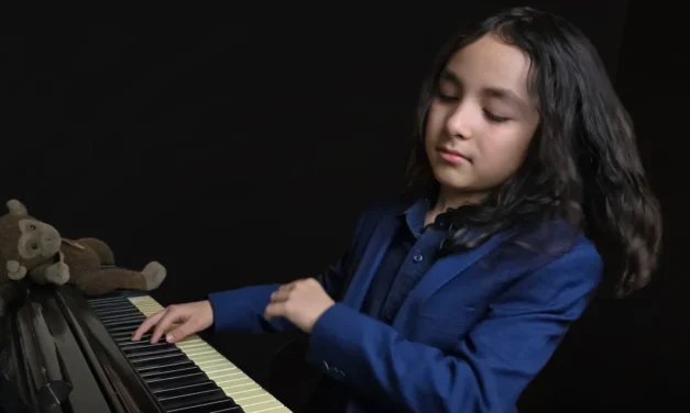 Andy Rochmol, niño prodigio de Mexicali, estrena su primera sinfonía a los 11 años