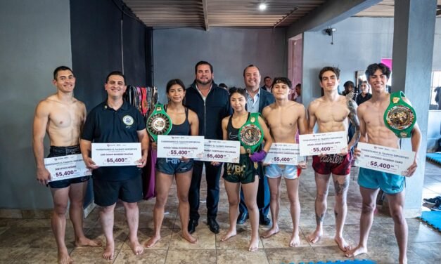 Entrega Ismael Burgueño apoyos económicos para atletas que competirán en el torneo internacional ‘Amazing Muay Thai World Festival 2026