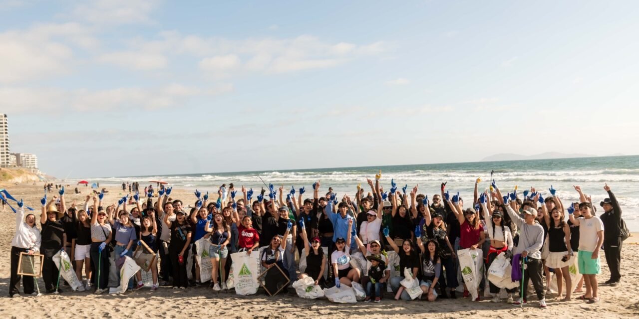 ORGANIZACIONES Y VOLUNTARIOS SE SUMAN A LIMPIEZA DE PLAYA EN TIJUANA