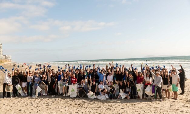 ORGANIZACIONES Y VOLUNTARIOS SE SUMAN A LIMPIEZA DE PLAYA EN TIJUANA