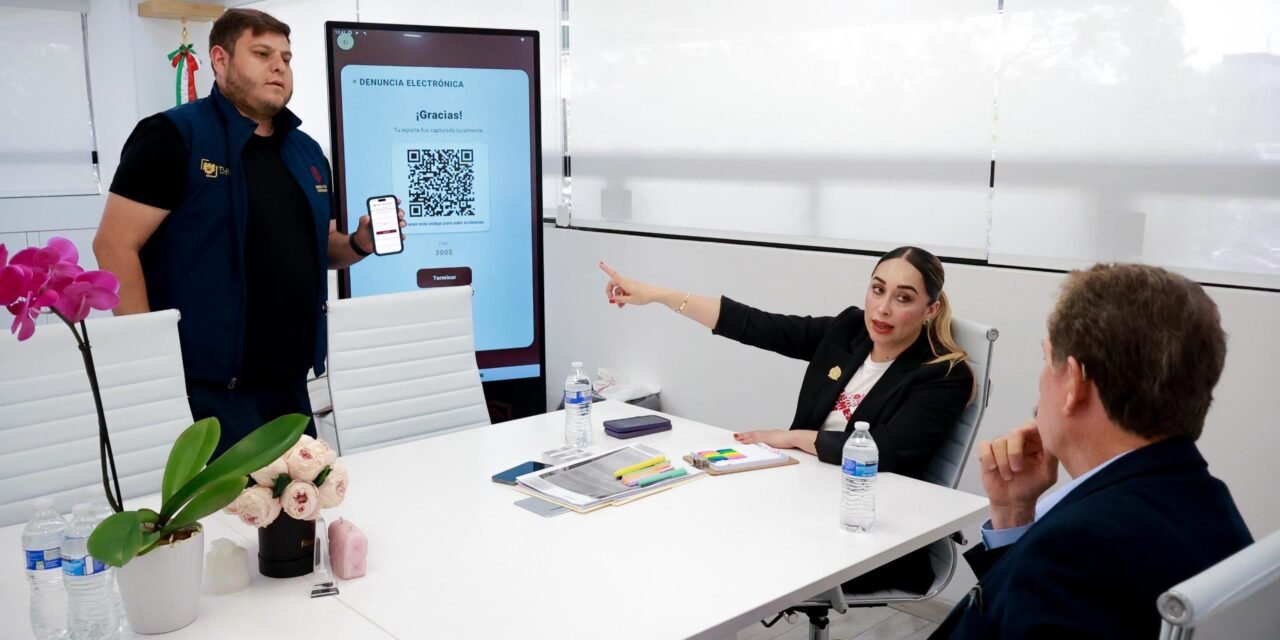 Presenta síndica procuradora kioskos digitales al presidente del Consejo Coordinador Empresarial