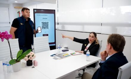 Presenta síndica procuradora kioskos digitales al presidente del Consejo Coordinador Empresarial