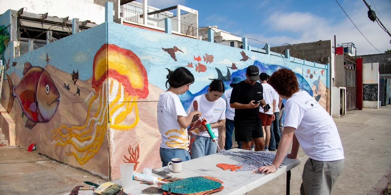 PROYECTO “COMMON ROOTS” RECUPERA EL PASAJE 12 CON MURALES Y MOBILIARIO RECICLADO, EN PLAYAS DE TIJUANA