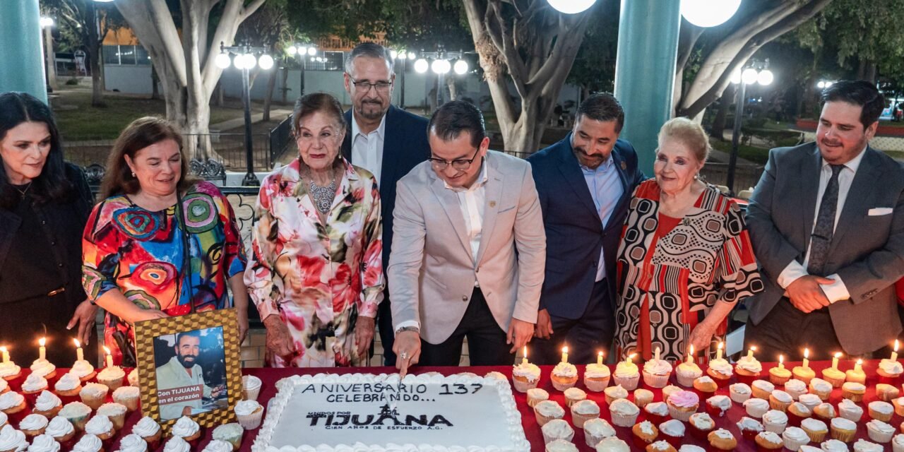 Encabeza Abdiel Gutiérrez Coronado las tradicionales Mañanitas a Tijuana por su 137 aniversario