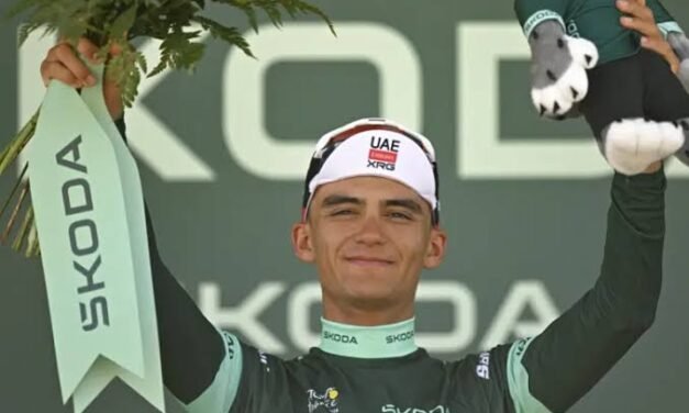 Isaac del Toro escribe historia, tras ganar la segunda etapa del Tour de Francia