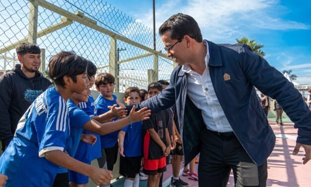 Entrega Abdiel Gutiérrez Coronado cancha de fútbol rehabilitada a ciudadanos de la colonia Hidalgo