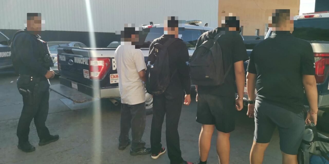 Asegura Policía Municipal a cuatro personas por alterar el orden en garita peatonal de Otay
