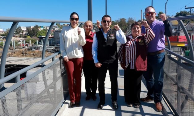 Inaugura presidente municipal puente peatonal ´Margarito Saldaña´