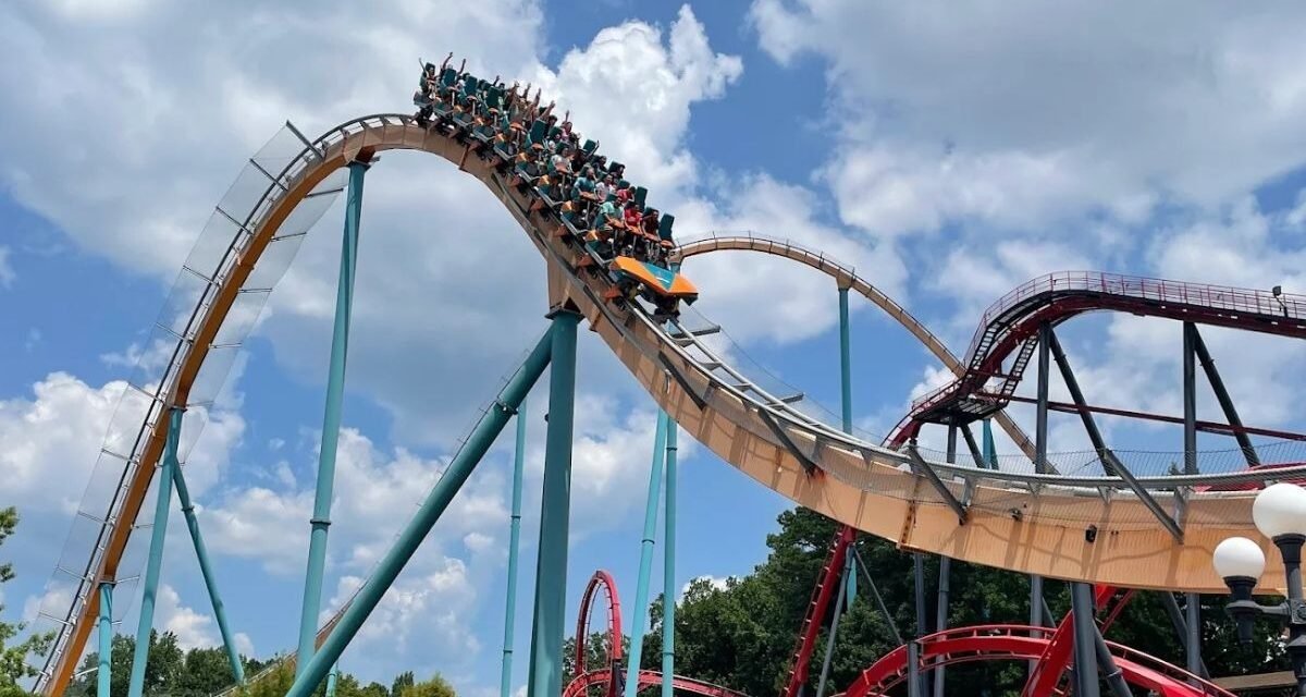 Hombre muere en accidente en montaña rusa de Six Flags