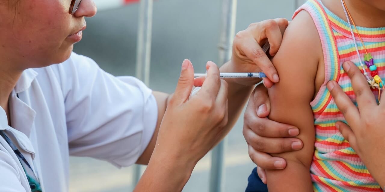INVITA GOBIERNO DE BAJA CALIFORNIA A VACUNARSE PARA CUIDAR LA SALUD DE LAS FAMILIAS DURANTE EL INVIERNO